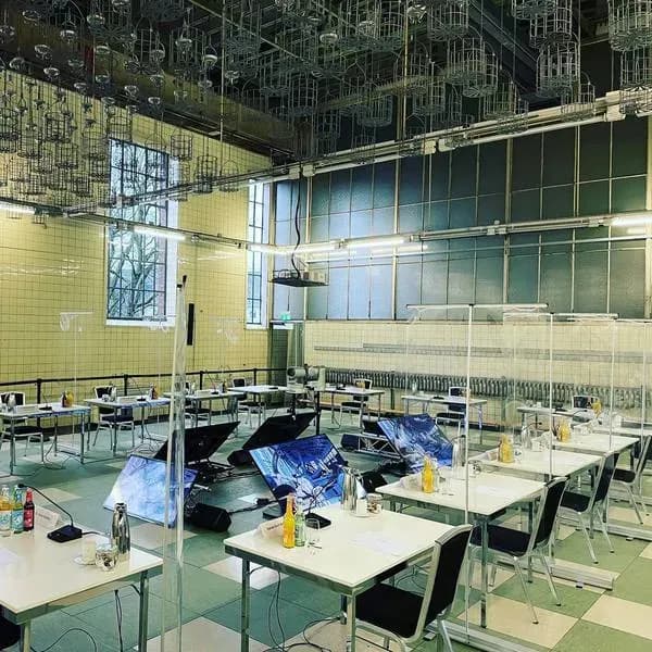 Konferenztechnik mieten in Bonn – Moderne Anlagen für Besprechungen und Tagungen